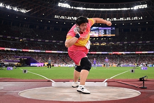 om, 练训练, 巩立姣还迎 om, 练训练, 巩立姣还迎