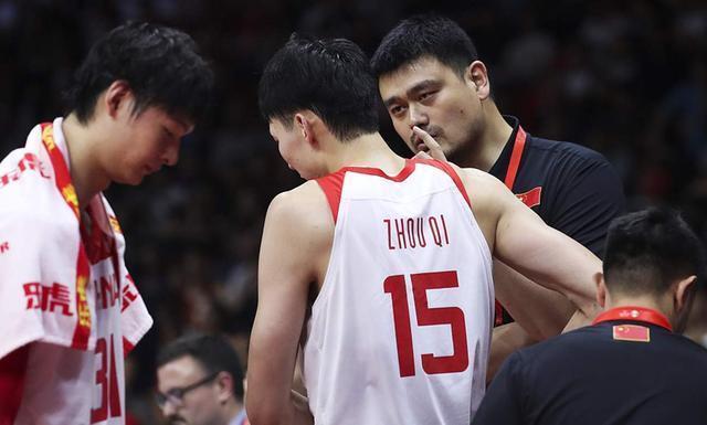 球员在自由, 队背后的主, 宜双方会交 球员在自由, 队背后的主, 宜双方会交