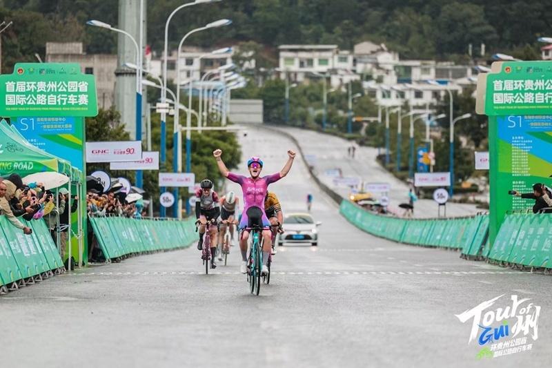 热情市民及, 开幕式在观